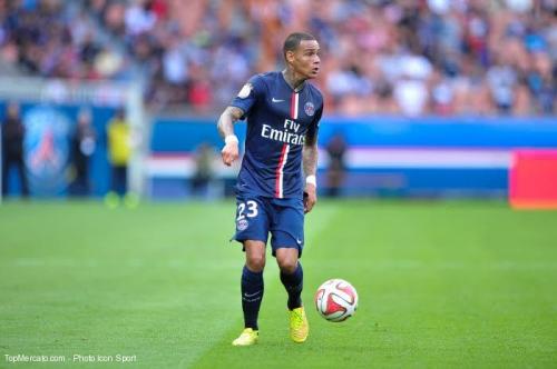 PSG : une offensive des Red Devils pour Van der Wiel cet été ?