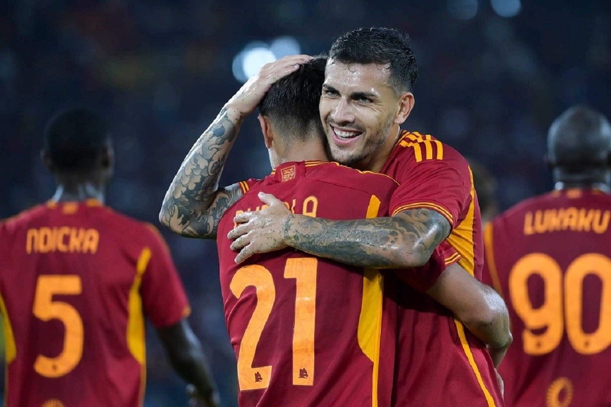 Paulo Dybala y Leandro Paredes pasan a octavos de final de la Europa League