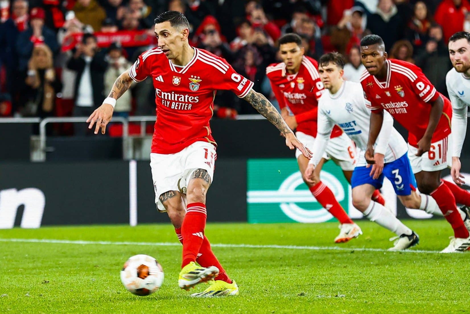 La magistral definición de Ángel Di María en el penal de Benfica vs. Rangers