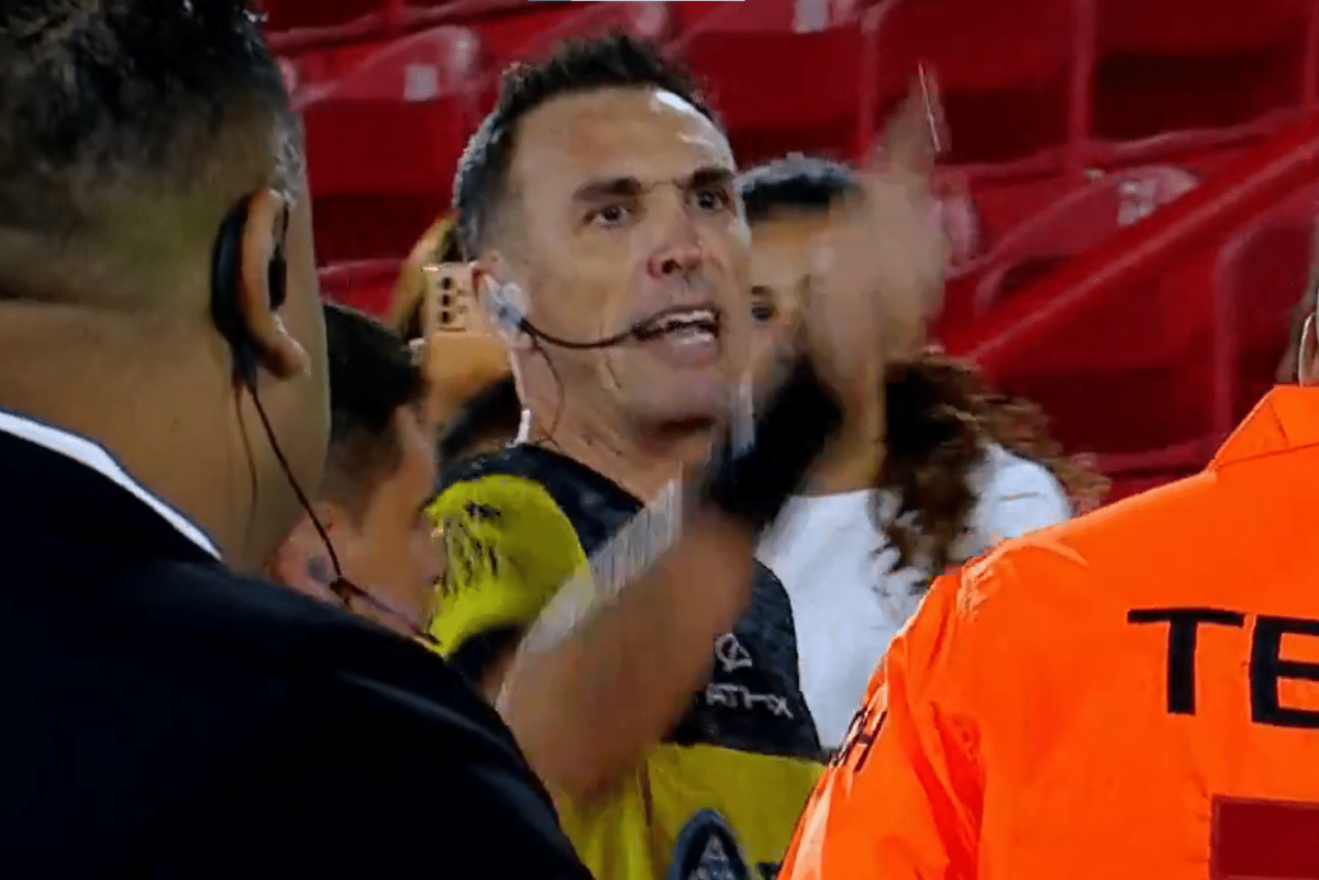 Bronca en Independiente por el polémico arbitraje de Pablo Dóvalo frente a Barracas