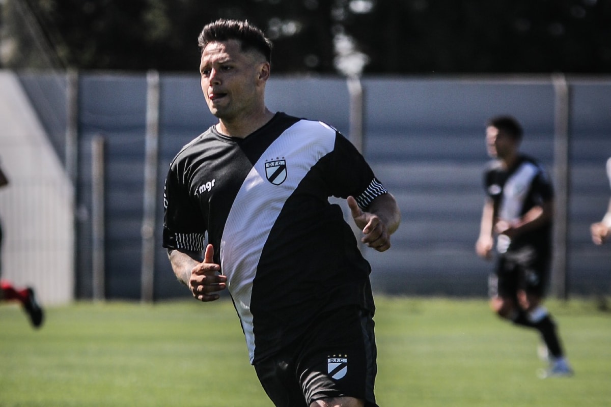 Insólito pero real: Mauro Zárate no llegará a Blooming por este motivo