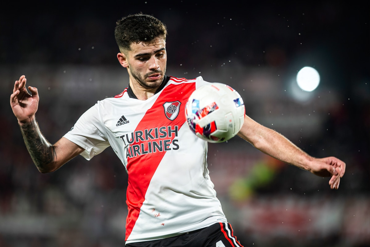 Santiago Simón, el polifuncional: ¿Cómo valora el mercado este rasgo del futbolista de River?