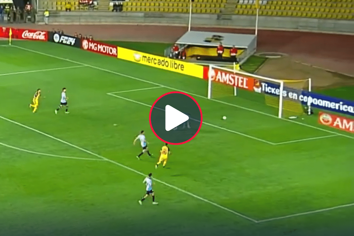 Video: el insólito blooper de García Basso que terminó en gol en contra de Racing