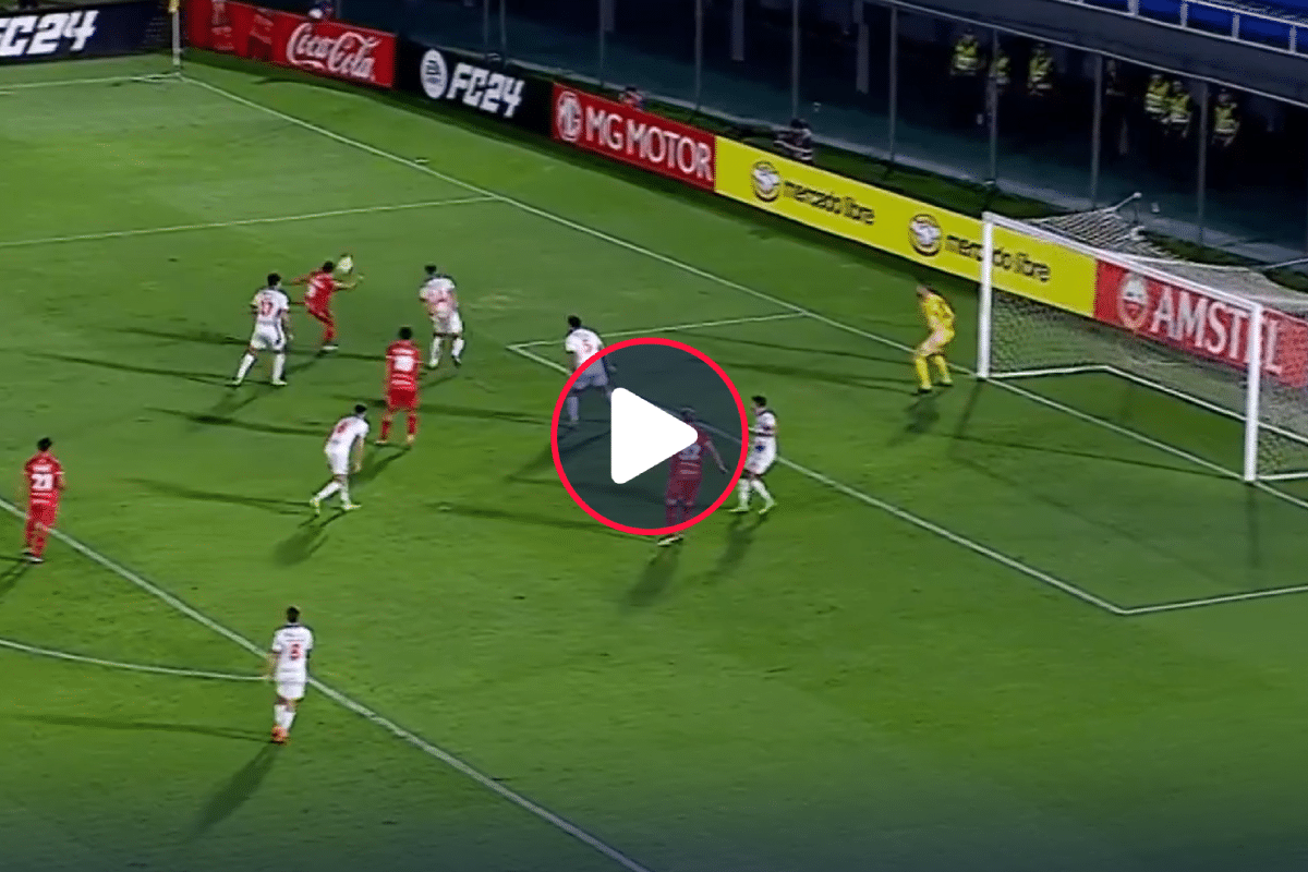 Video: la tremenda volea de Maxi Romero para abrir el marcador de Argentinos Juniors ante Nacional por la Copa Sudamericana