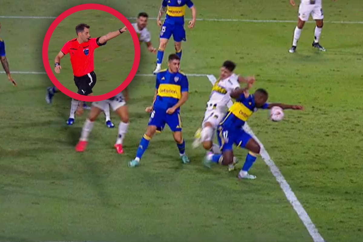 “Pega en la mano de Advíncula”: filtran el audio del VAR de Boca – Sportivo Trinidense
