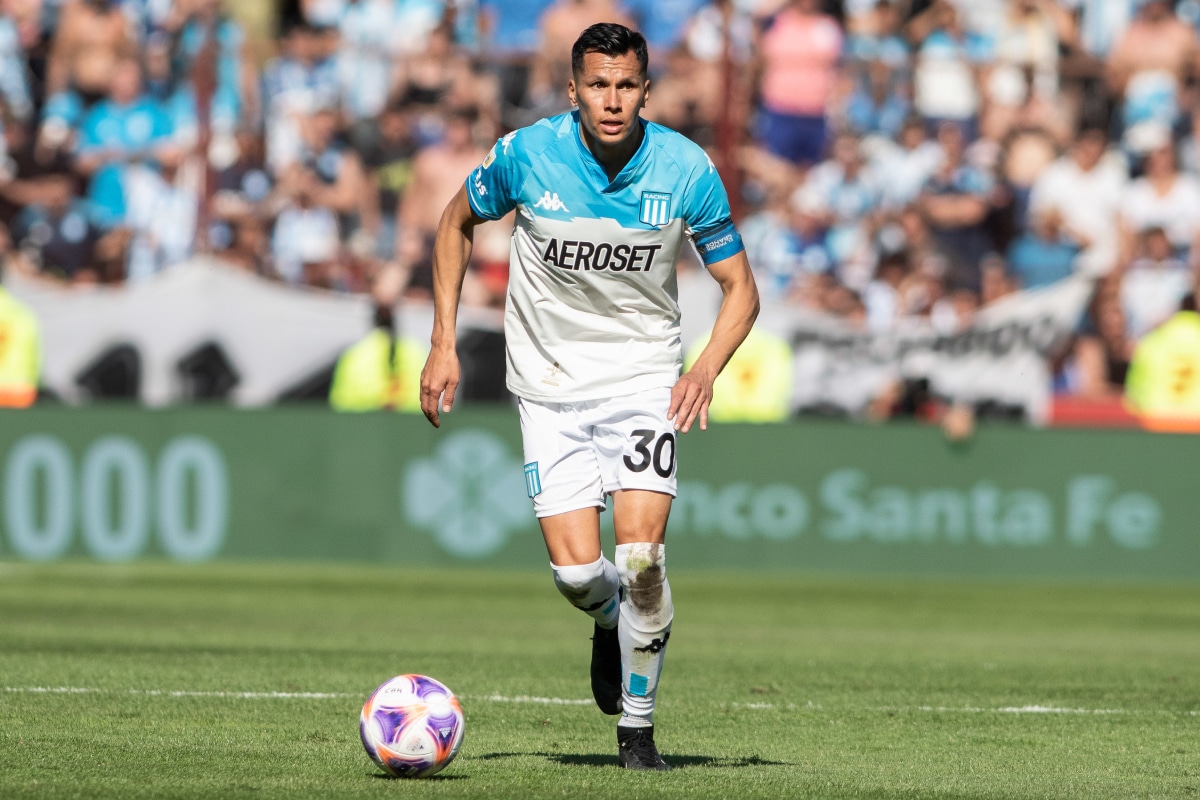 Leonardo Sigali con la cinta de capitán de Racing