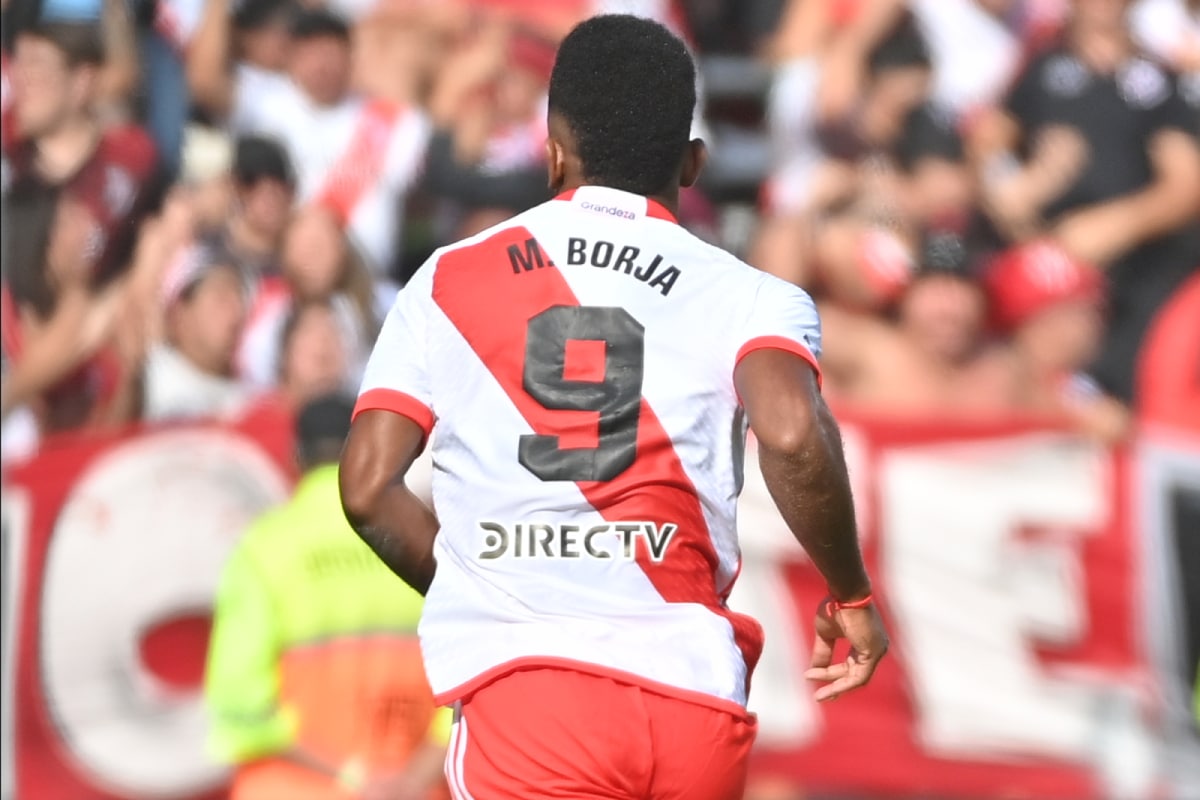 ¿Fue penal? El empujón de Blanco a Borja en el superclásico que generó polémica