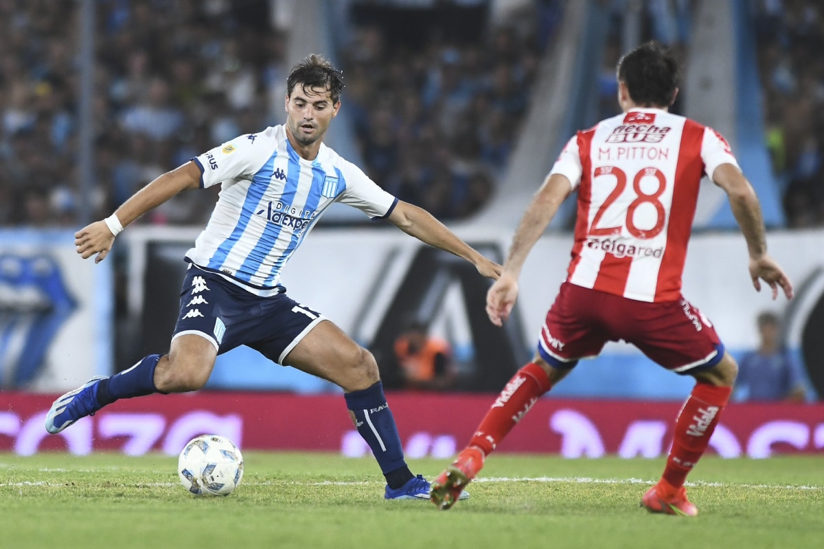 Santiago Sosa con la camiseta de Racing