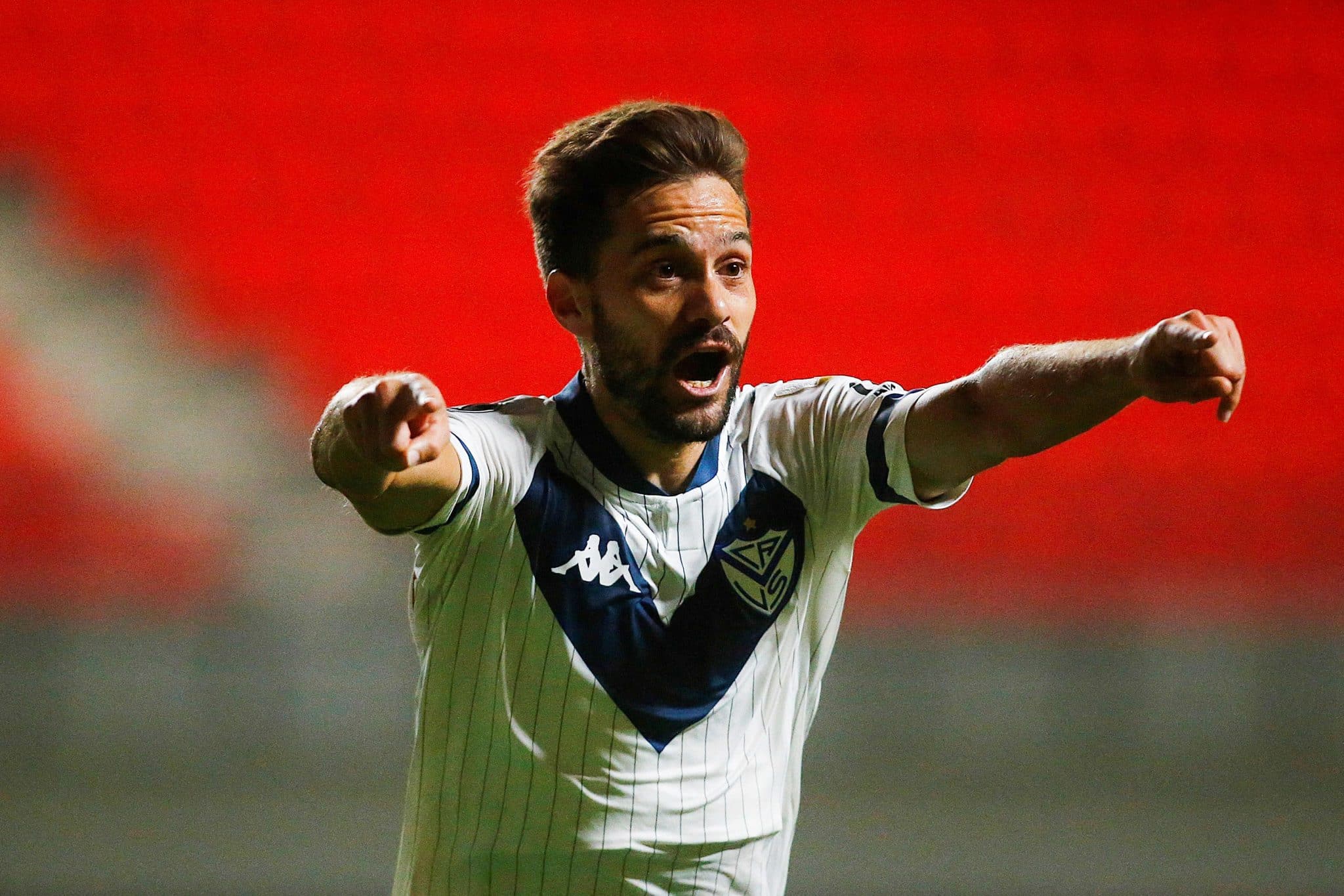 Se formó en Boca, es referente en Vélez y sigue hasta 2026: la historia de Agustín Bouzat