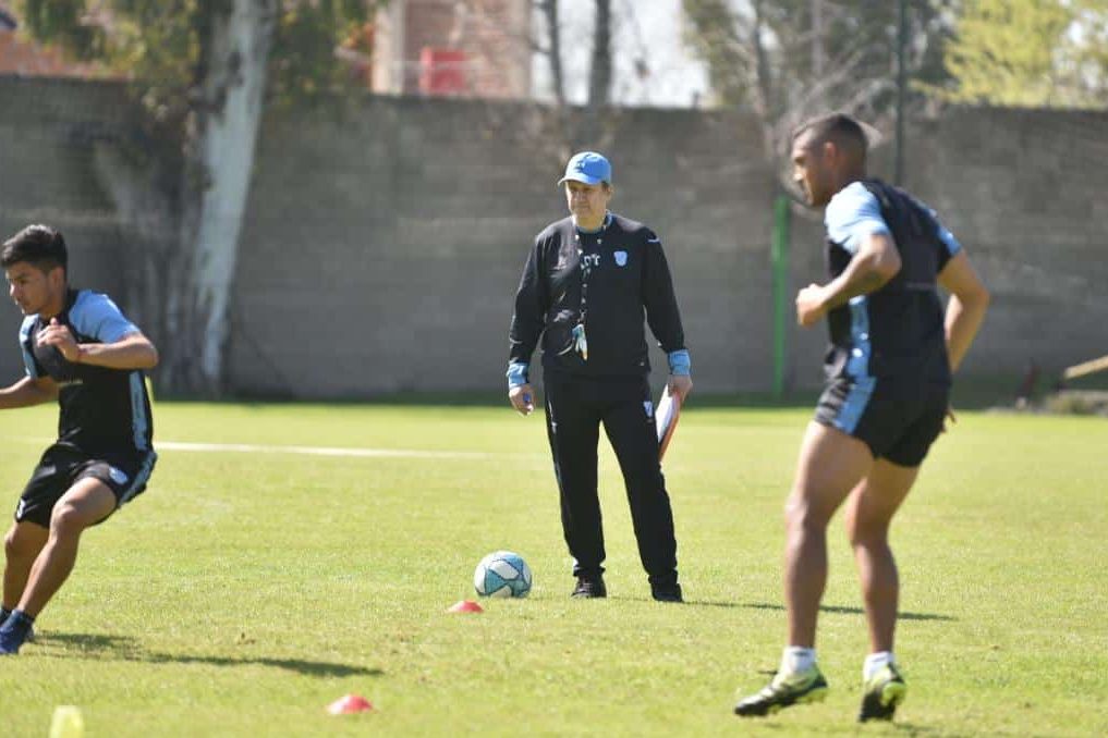 Fue entrenador de la Selección Argentina y ahora asumió como DT en un equipo de la Primera Nacional