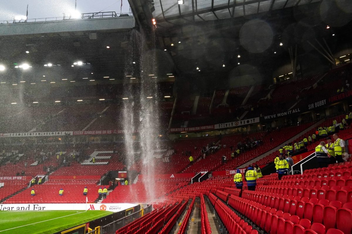 La impactante gotera que se vio en Old Trafford antes de Manchester United vs Arsenal: ¿cuándo lo refaccionaron por última vez?