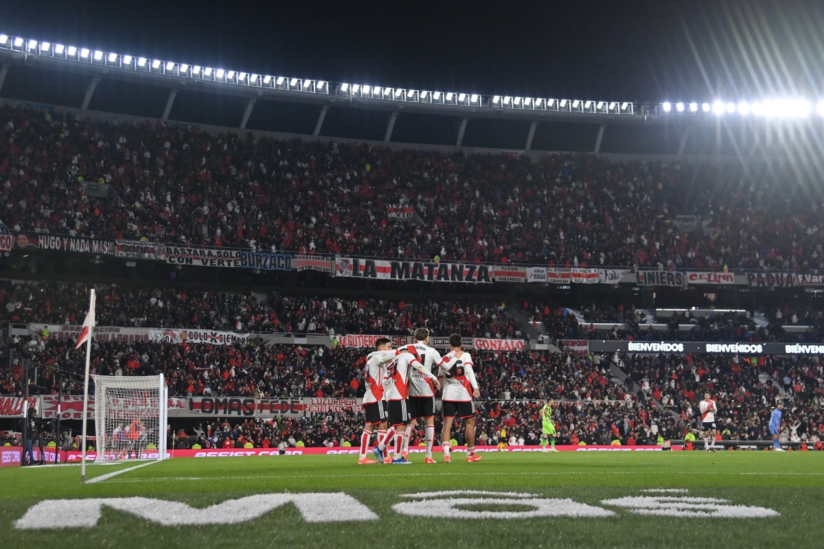 Las tres posiciones que buscará reforzar River en el mercado de pases