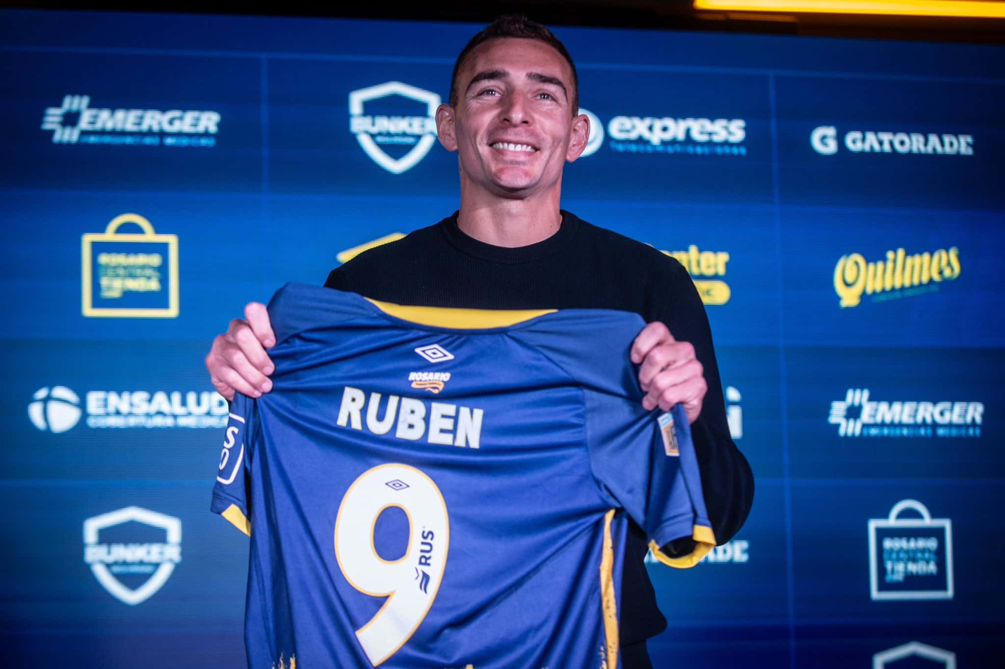 Rosario Central presentó a Marco Ruben como refuerzo: “La posibilidad de jugar con Di María me motivó”