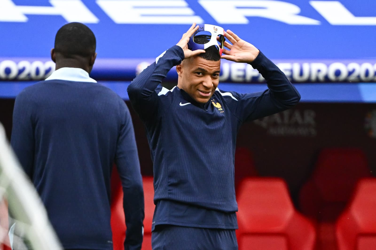 Kylian Mbappé jugará con esta máscara el resto de la Eurocopa 2024