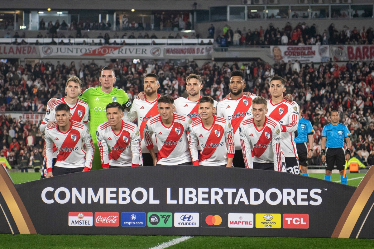 No es Pezzella: el defensor argentino que juega en Europa y llegaría a River en este mercado de pases
