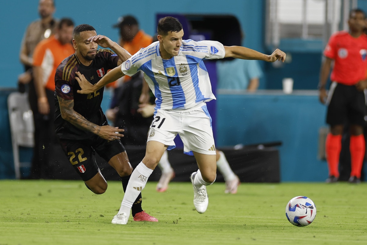 Valentín Carboni con la camiseta de la Selección Argentina