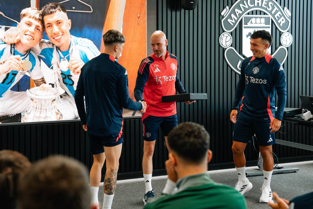 “Mentalidad ganadora”: Garnacho y Lisandro, premiados en Manchester United