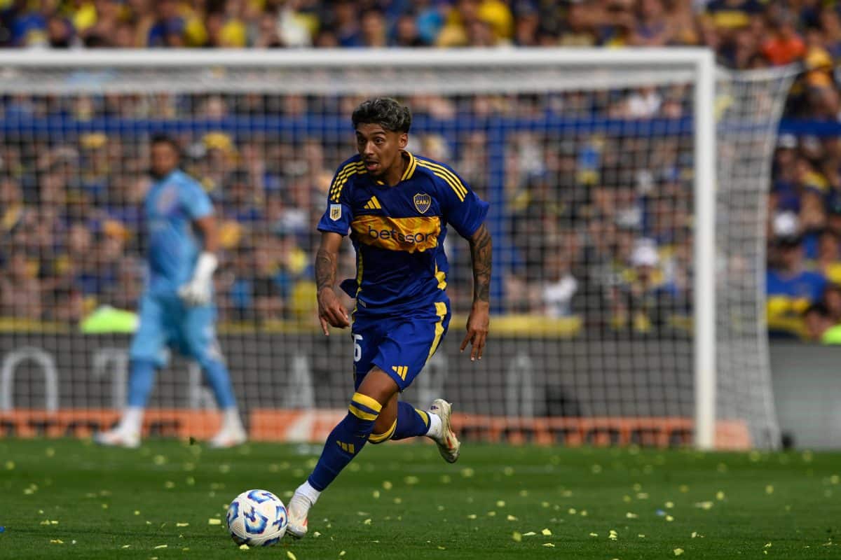 Cristian Medina jugando para Boca Juniors