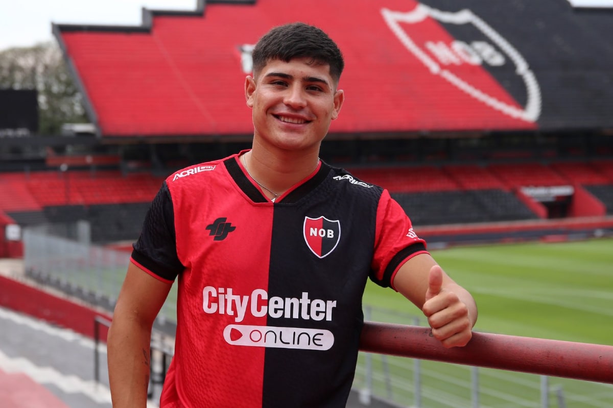 ¿Quién es Agustín Juárez, el jugador de Newell’s que firmó su primer contrato como profesional?