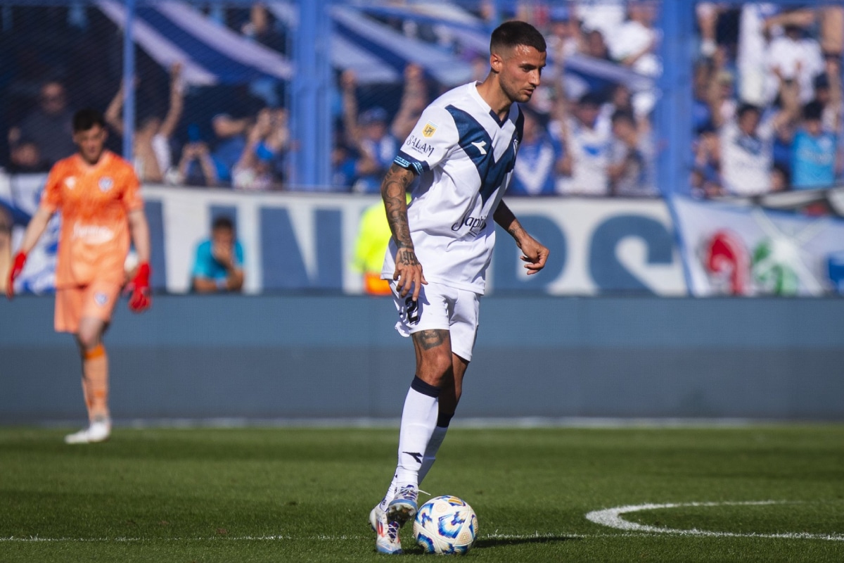 Emanuel Mammana jugando en Vélez Sarsfield