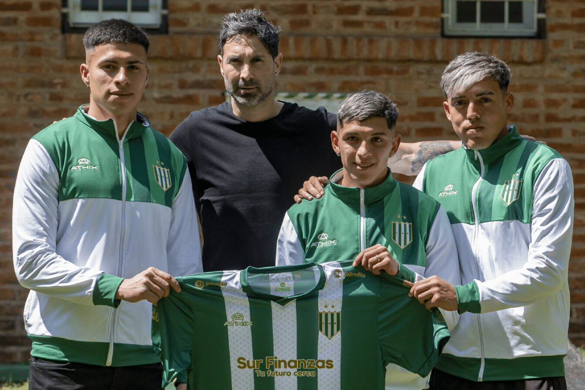 Refuerzos Banfield: quiénes son los 3 nuevos jugadores del plantel profesional