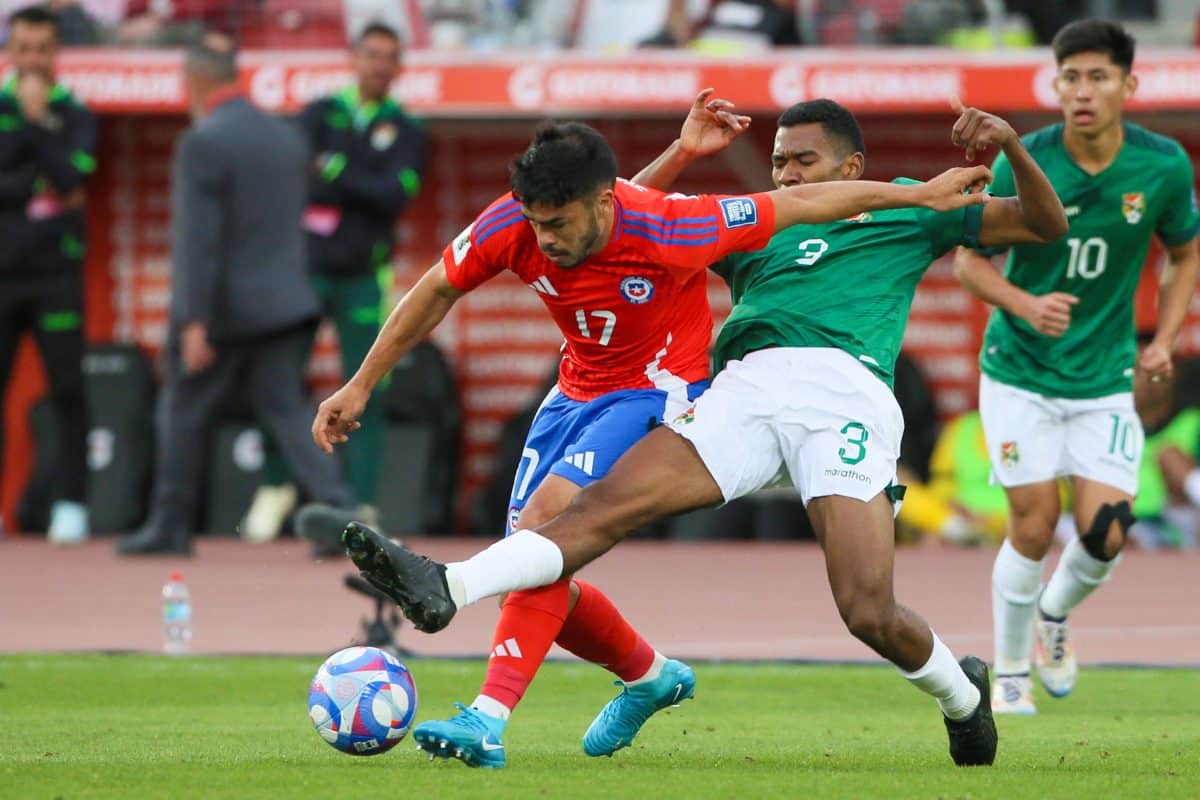Futbol, Chile vs Bolivia. Primera rueda, clasificatorias al Mundial 2026. El jugador de la seleccion chilena Gabriel Sua