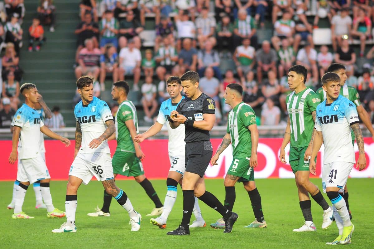 Racing Club de Avellaneda vs Club Atletico Banfield. Fecha 19 Torneo Liga Profesional. Futbol Argentina. Primera Divisio