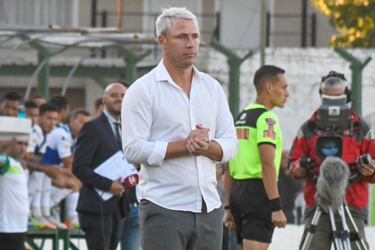 Israel Damonte dejó de ser el DT de Sarmiento de Junín