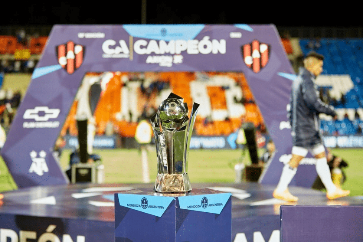 El trofeo de la Copa Argentina