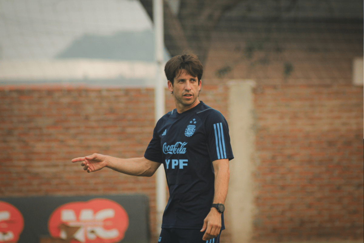 Diego Placente, el sucesor de Javier Mascherano como DT de la Selección Argentina Sub-20