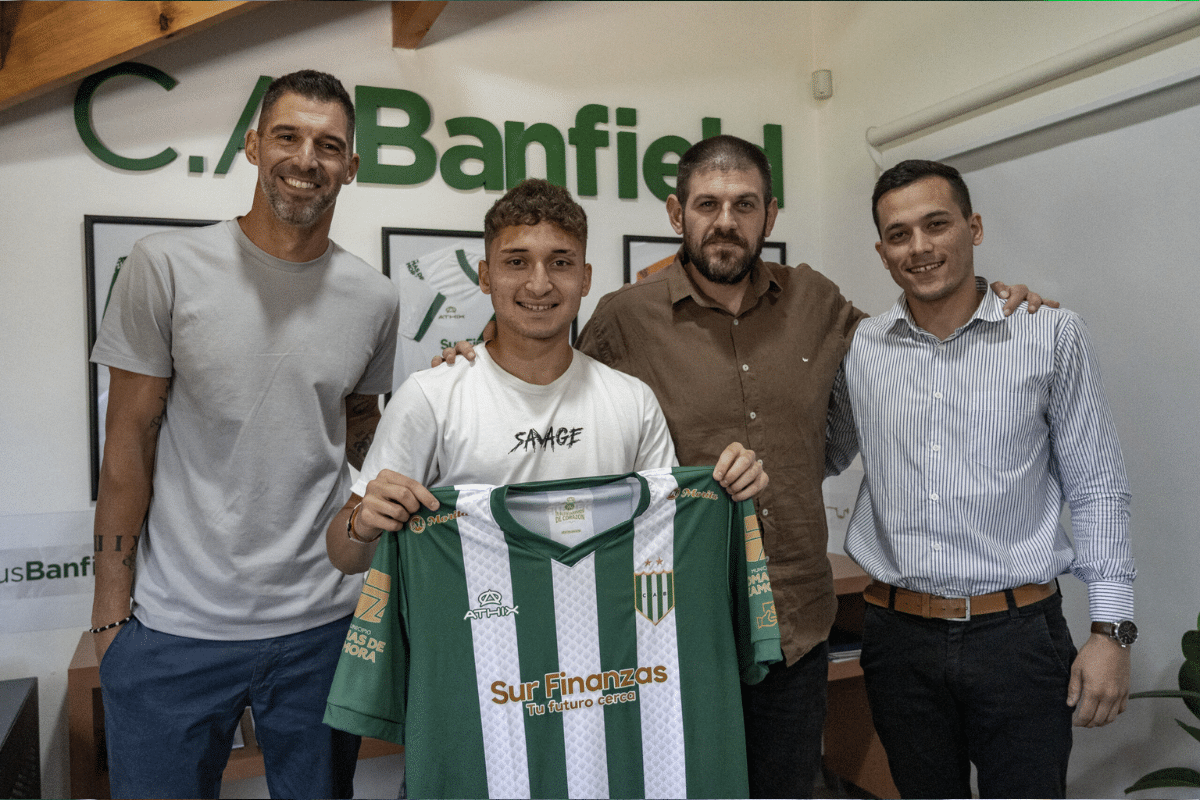 Martín Lazarte, joya de Banfield que firmó contrato profesional