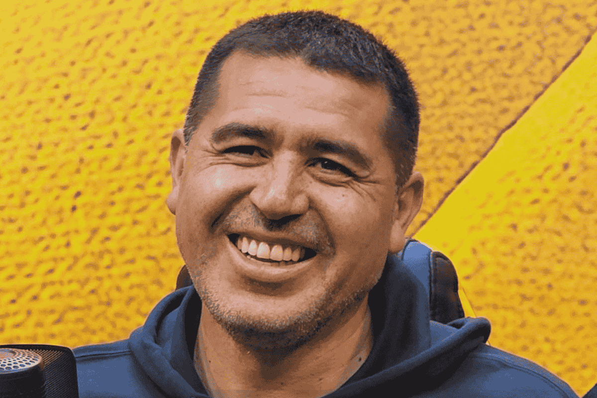 Refuerzos Boca: Riquelme ofertó por un volante argentino que juega en Sudamérica y un detalle juega a favor del Xeneize