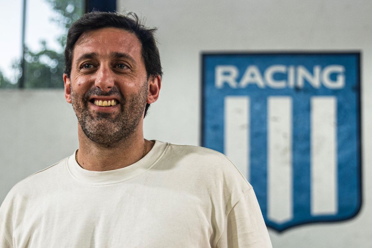 Refuerzos Racing: Milito se movió en silencio y está a punto de cerrar a un volante de Selección internacional