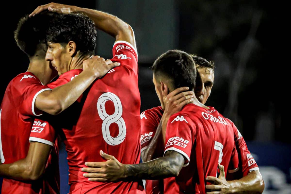 Refuerzos Huracán: el Globo se disputa con San Lorenzo el fichaje de un volante que juega en Paraguay