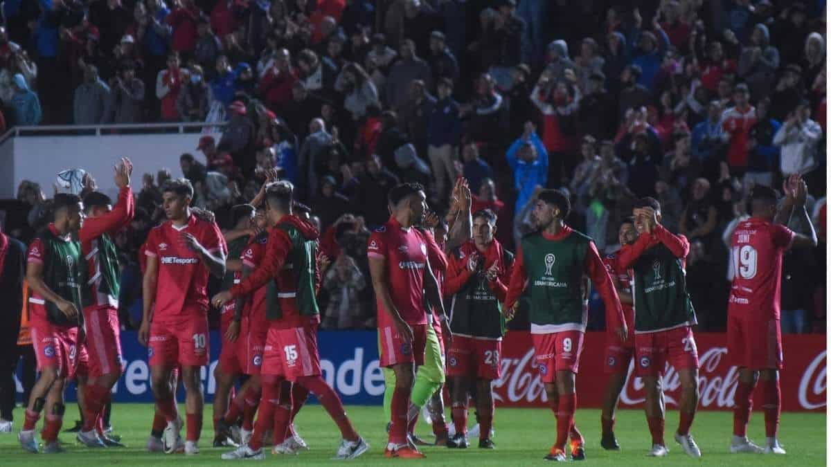 Refuerzos Argentinos Juniors: el Bicho sorprendió en el mercado con la compra de un defensor campeón de América