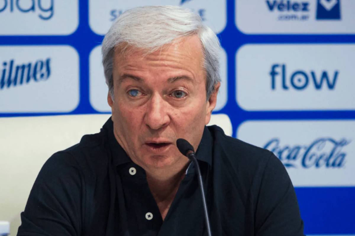 Mercado de pases de Vélez: Fabián Berlanga no cambia la postura y más juveniles preparan sus salidas