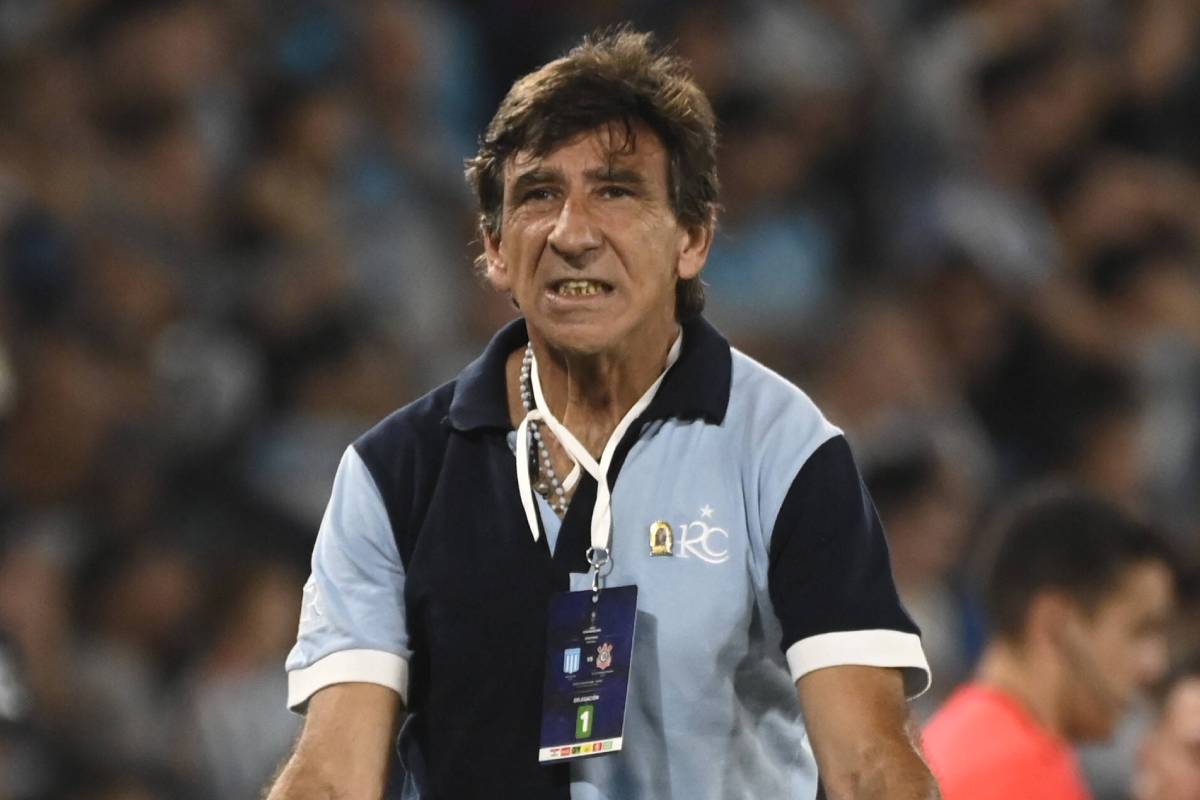 Refuerzos Racing: Costas quiere reeditar una vieja delantera que le dio alegrías y perjudicaría a Talleres