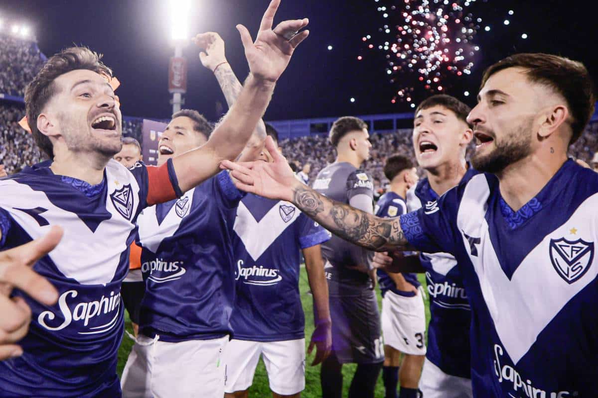 Refuerzos Vélez: el Fortín compite con clubes de México y Brasil por un enganche colombiano
