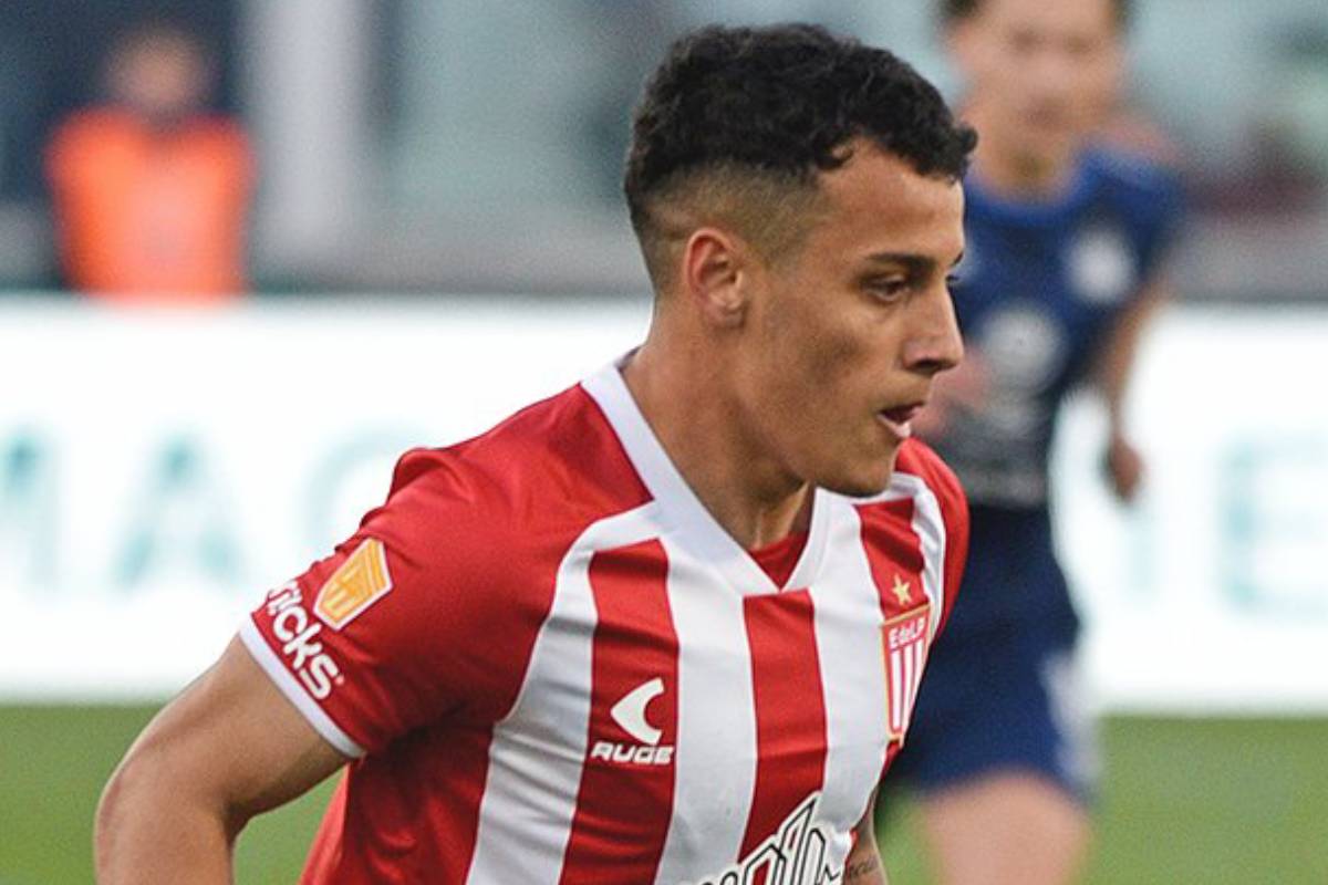 ¿Quién es Tiago Palacios, el talentoso volante uruguayo que brilla en Estudiantes?