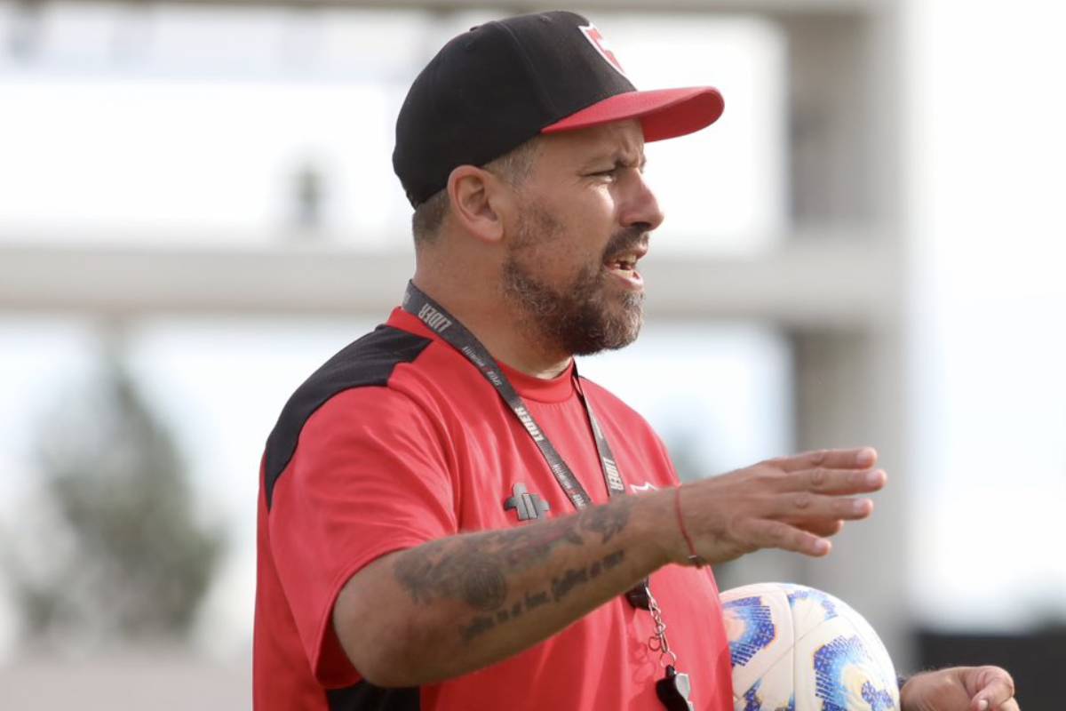 Refuerzos Newell’s: antes del duelo contra Boca, Fabbiani tiene dudas sobre la titularidad de un ex Xeneize