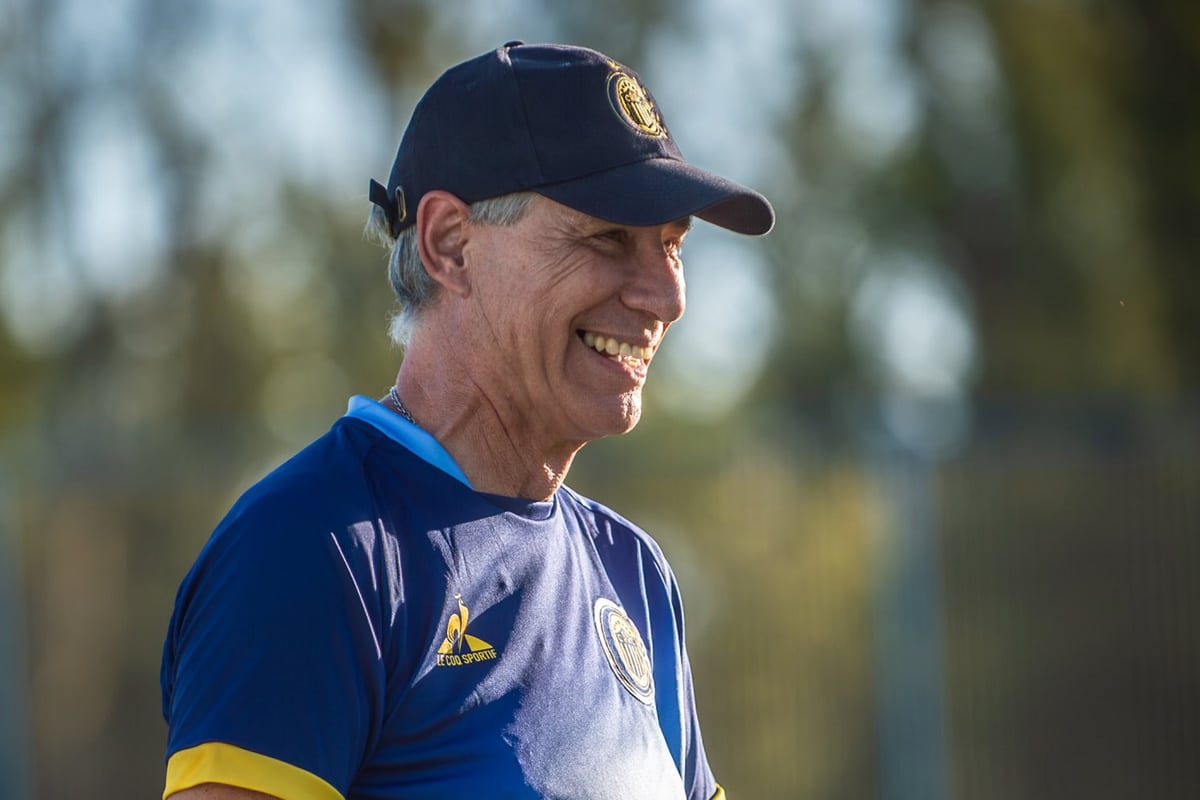 Refuerzos Rosario Central: Holan recurre a la Ciudad Deportiva y evalúa opciones en ataque