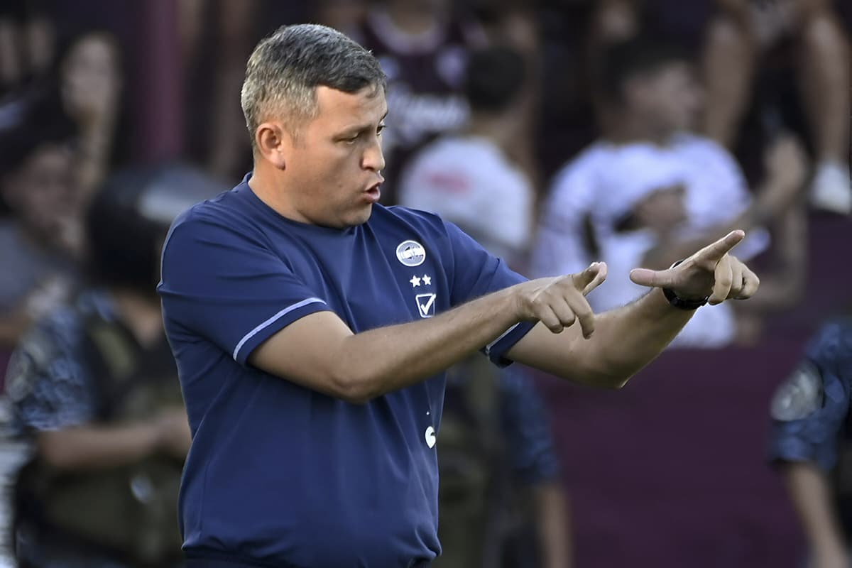 Gimnasia: Diego Flores se juega la última carta en el clásico de La Plata y ya suena su reemplazante en el Bosque