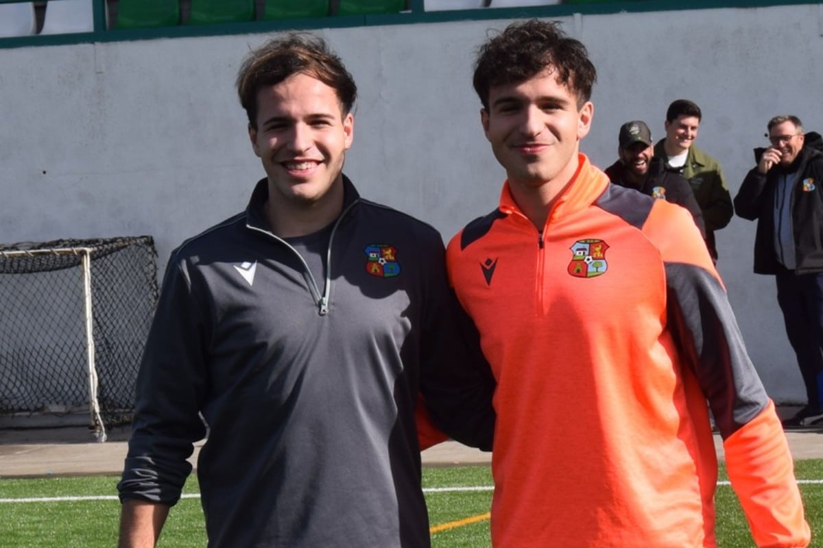 Historias del mercado de pases: juegan en la Tercera de España, firmaron con un equipo que desapareció pero tienen un objetivo claro