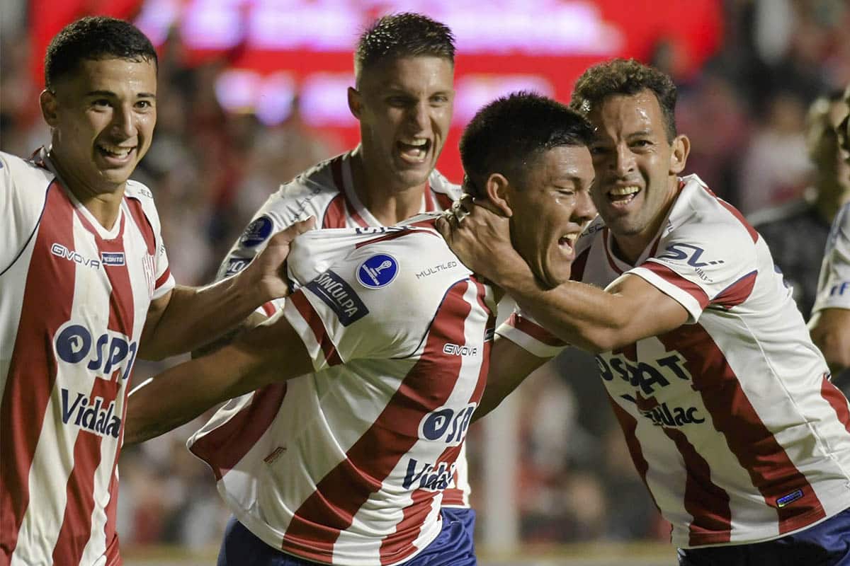 Mercado de pases de Unión: el Tatengue premió a un defensor con la renovación de su contrato