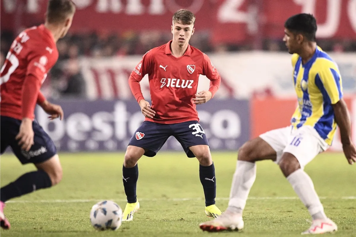 Tomás Parmo en su debut con la camiseta de Independiente