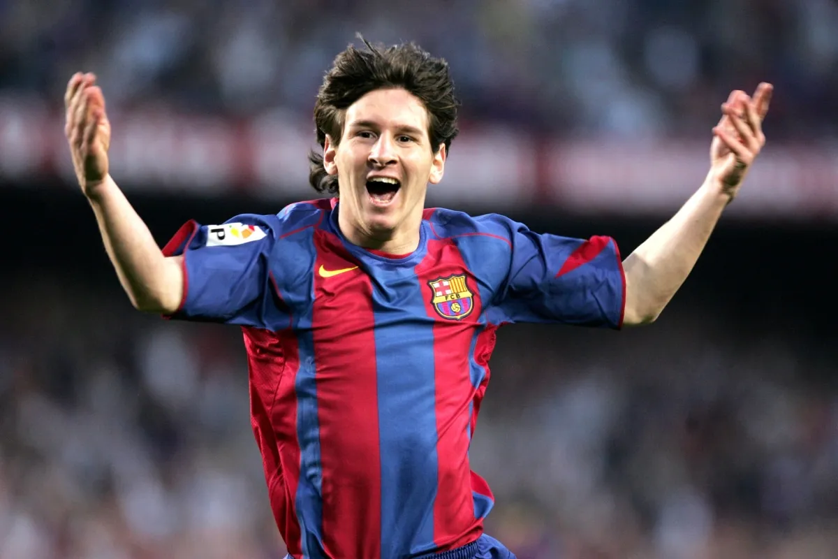 Lionel Messi, tras convertir su primer gol en Barcelona en 2005