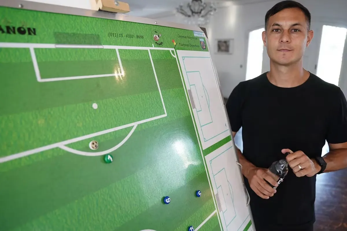 Matías Módolo en su etapa como DT de Riestra