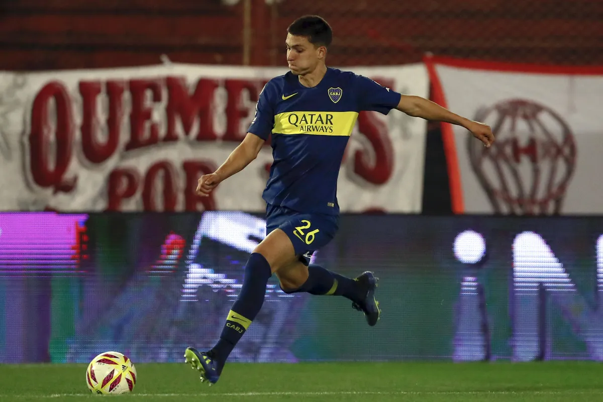 Leonardo Balerdi en uno de sus pocos partidos en Boca Juniors
