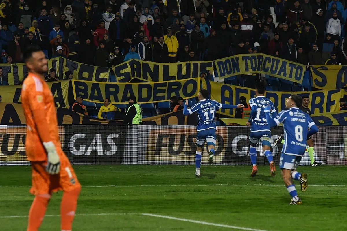 Godoy Cruz bailó a Boca y le ganó 4-0 en Mendoza