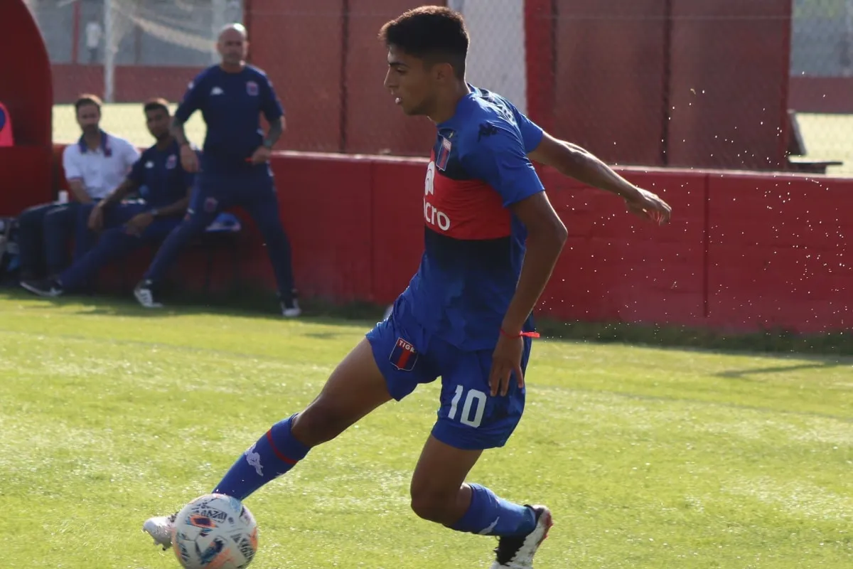 Matías Espíndola jugando en Tigre